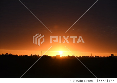 從荒川河岸邊眺望埼玉縣的黎明 133681577