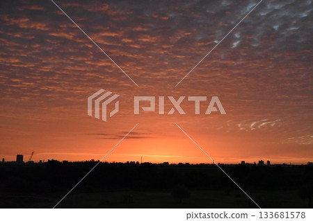 從荒川河岸邊眺望埼玉縣的黎明 133681578