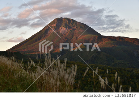 九月從知床峠眺望羅臼山 133681817