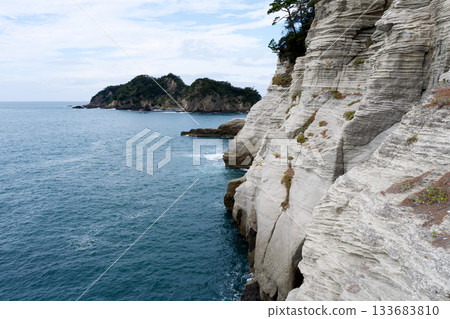 The distinctive scenery of Dogashima's coast 133683810