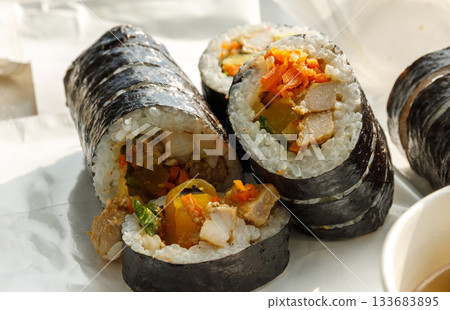 Delicious kimbap that can be purchased at convenience stores in Korea 133683895