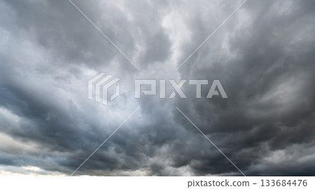 美麗的多雲天空 133684476