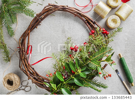 Advent wreath 133685443