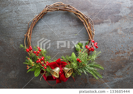 Christmas wreath 133685444