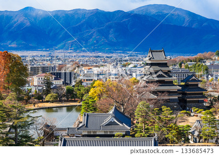 信州的秋天：松本城與北阿爾卑斯山 133685473