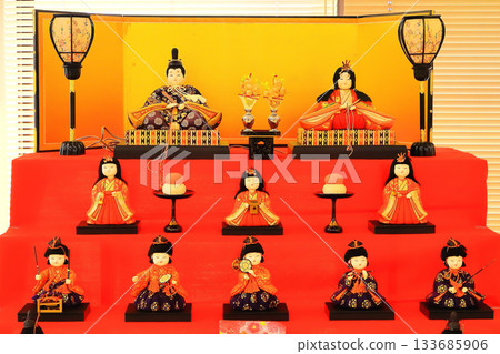 精美的雛人偶裝飾品 精美的雛人偶裝飾品 133685906