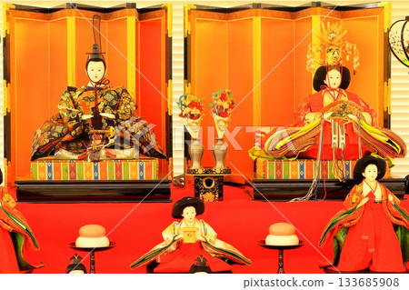 精美的雛人偶裝飾品 精美的雛人偶裝飾品 133685908