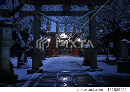 雪和神社 133686911