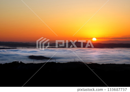 Sunrise and sea of clouds 2176 133687737