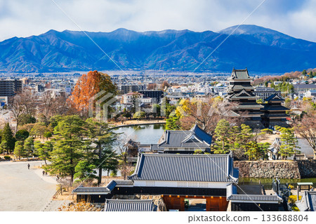 信州的秋天：松本城與北阿爾卑斯山 133688804