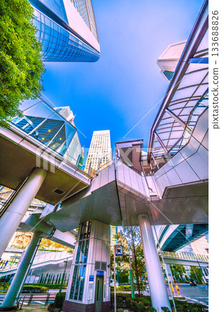 日本東京城市景觀：汐留商業區。可見共同社新聞社、日本電視台大鐘塔、汐留塔等。 133688826