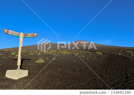 富士山御殿場路線健行道次郎坊路標 133691190