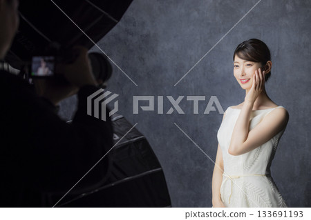 Woman in wedding dress 133691193