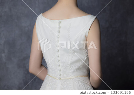 穿著婚紗的女人 穿著婚紗的女人 133691196