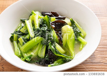 Delicious Chinese dish, stir-fried bok choy and wood ear mushrooms 133691638