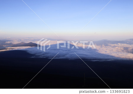 從御殿場路線健行道看到的富士山陰影 從御殿場路線健行道看到的富士山陰影 133691823