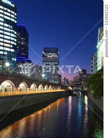 神田川的傍晚景色－從萬世橋上眺望城市風光（2025年11月） 133692122