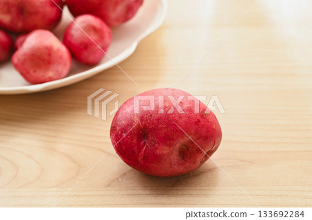 Freshly picked and washed red potatoes Freshly picked and washed red potatoes 133692284
