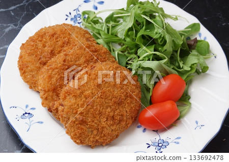 美味的炸肉餅 133692478