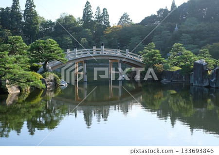 從黃昏三溪園眺望太鼓橋 133693846