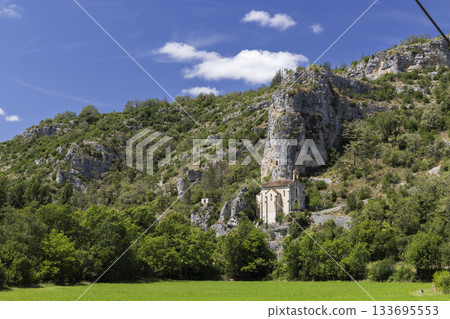 Chapelle de Sauliac sur Cele nestled in rural Occitanie landscape Chapelle de Sauliac sur Cele nestled in rural Occitanie landscape 133695553
