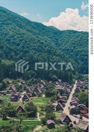 白川鄉，合掌造風格的村落，一片原始的日本風景 133696006