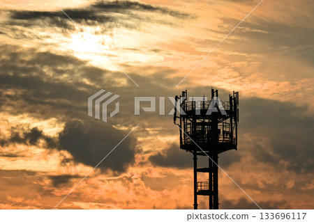 Communication image (radio tower: base station) 133696117