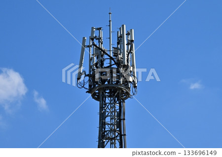 Communication image (radio tower: base station) 133696149