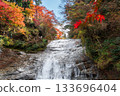 養老谷粟又瀑布的秋葉 133696404