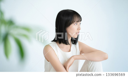 年輕女子的美麗形象 133696569