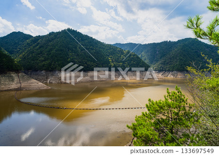 View of Ure Dam in Shinshiro City (Aichi Prefecture) View of Ure Dam in Shinshiro City (Aichi Prefecture) 133697549