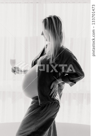 34 week, An expectant woman poses thoughtfully in a sunlit room, showcasing femininity and calm anticipation. Minimal surroundings and delicate tones enhance the emotional and intimate mood of the 34 week, An expectant woman poses thoughtfully in a sunlit room, showcasing femininity and calm anticipation. Minimal surroundings and delicate tones enhance the emotional and intimate mood of the 133701473