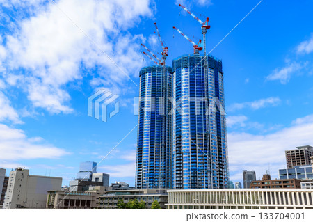 東京中央區豐洲町正在興建中的高層公寓大樓 133704001