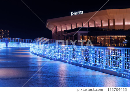 聖誕節期間的橫濱:音樂露台(K Arena 橫濱),位於橫濱車站附近的商業設施。 聖誕節期間的橫濱:音樂露台(K Arena 橫濱),位於橫濱車站附近的商業設施。 133704433
