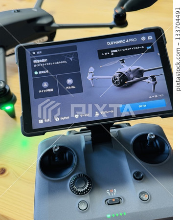 無人機和遙控器“DJI Mavic 4 Pro” 133704491