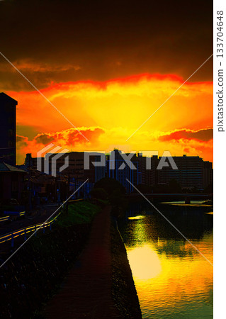 A city stained in sunset 133704648