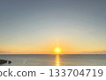 在海上日落 133704719