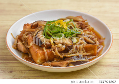 香煎豆腐配蘑菇 香煎豆腐配蘑菇 133704802