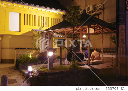 城崎溫泉的足浴池，遊客在這裡體驗各種溫泉。 133705481