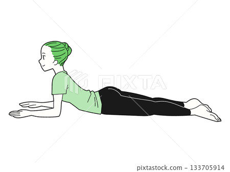 斯芬克斯式瑜珈姿勢，女子身穿綠色T卹 133705914