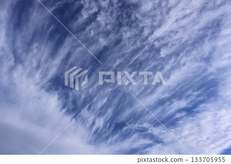 Nature Weather Cirrus clouds are white fibrous clouds that form at altitudes of over 5,000 meters. From left to right: dense clouds, hairy clouds, and tangled clouds 133705955