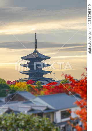 Tower of Yasaka fall 133706349