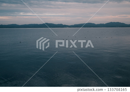 海景中變幻莫測的雲與光線 133708165