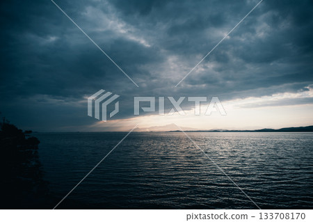 Dramatic clouds and light in the seascape 133708170