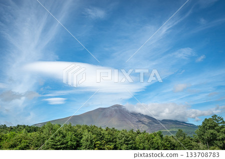 The summer sky and the magnificent view of Mount Asama from Asama Ranch (Naganohara Town, Gunma Prefecture) The summer sky and the magnificent view of Mount Asama from Asama Ranch (Naganohara Town, Gunma Prefecture) 133708783