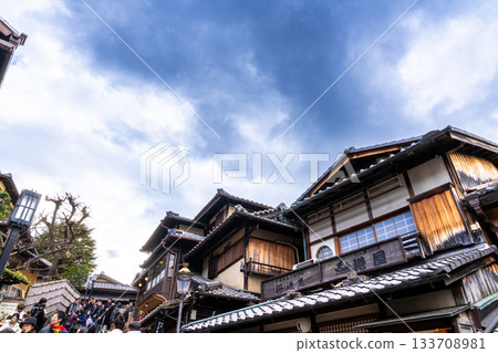 【傳統建築群重要保護區】京都府京都市東山區三年坂（三年坂）冬季景色2 133708981