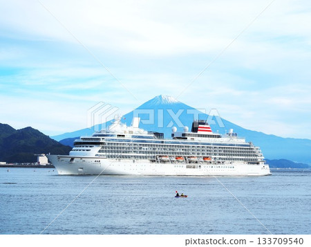 靜岡縣,飛鳥三號和富士山,11月 靜岡縣,飛鳥三號和富士山,11月 133709540
