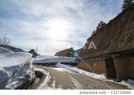 A Gassho-style village on a snowy road and the winter sky 133710080
