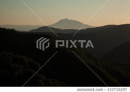 Mount Iwaki floating in the hazy spring evening sky 133710297