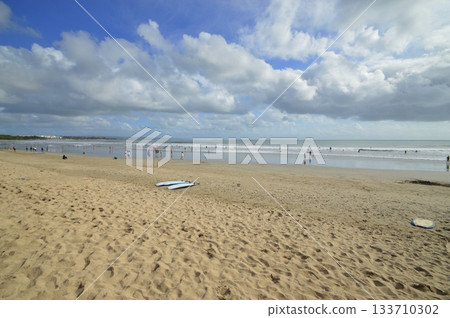 峇裡島庫塔海灘衝浪，庫塔海灘晴空萬裡 133710302